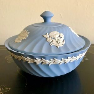Wedgwood Vintage Blue Jasperware CoveredTrinket Box